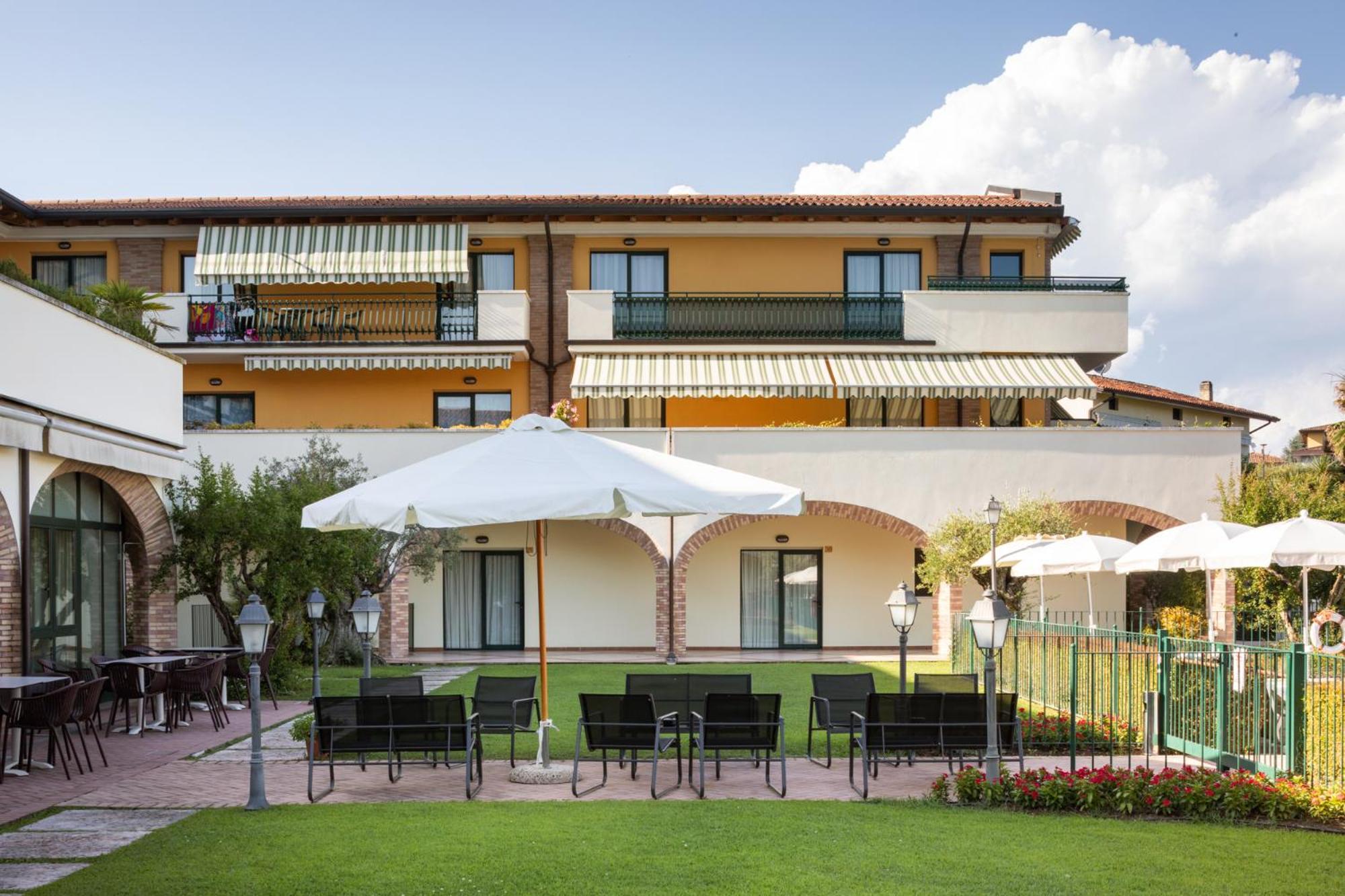 Le Terrazze Sul Lago Hotel & Residence Padenghe sul Garda Luaran gambar