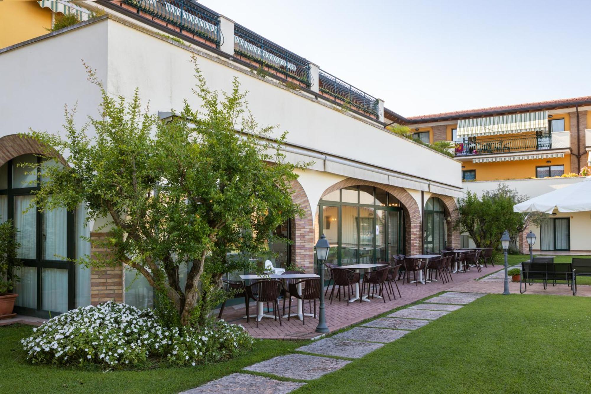 Le Terrazze Sul Lago Hotel & Residence Padenghe sul Garda Luaran gambar