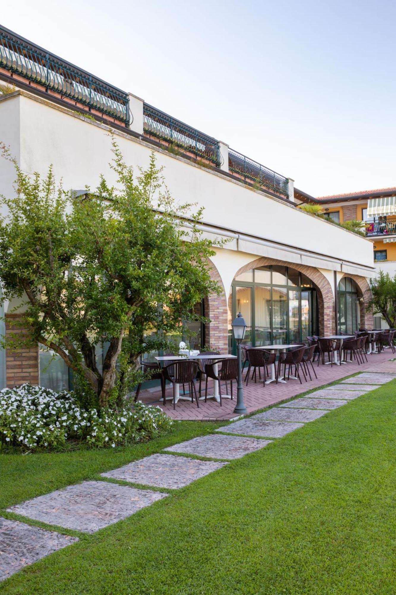 Le Terrazze Sul Lago Hotel & Residence Padenghe sul Garda Luaran gambar