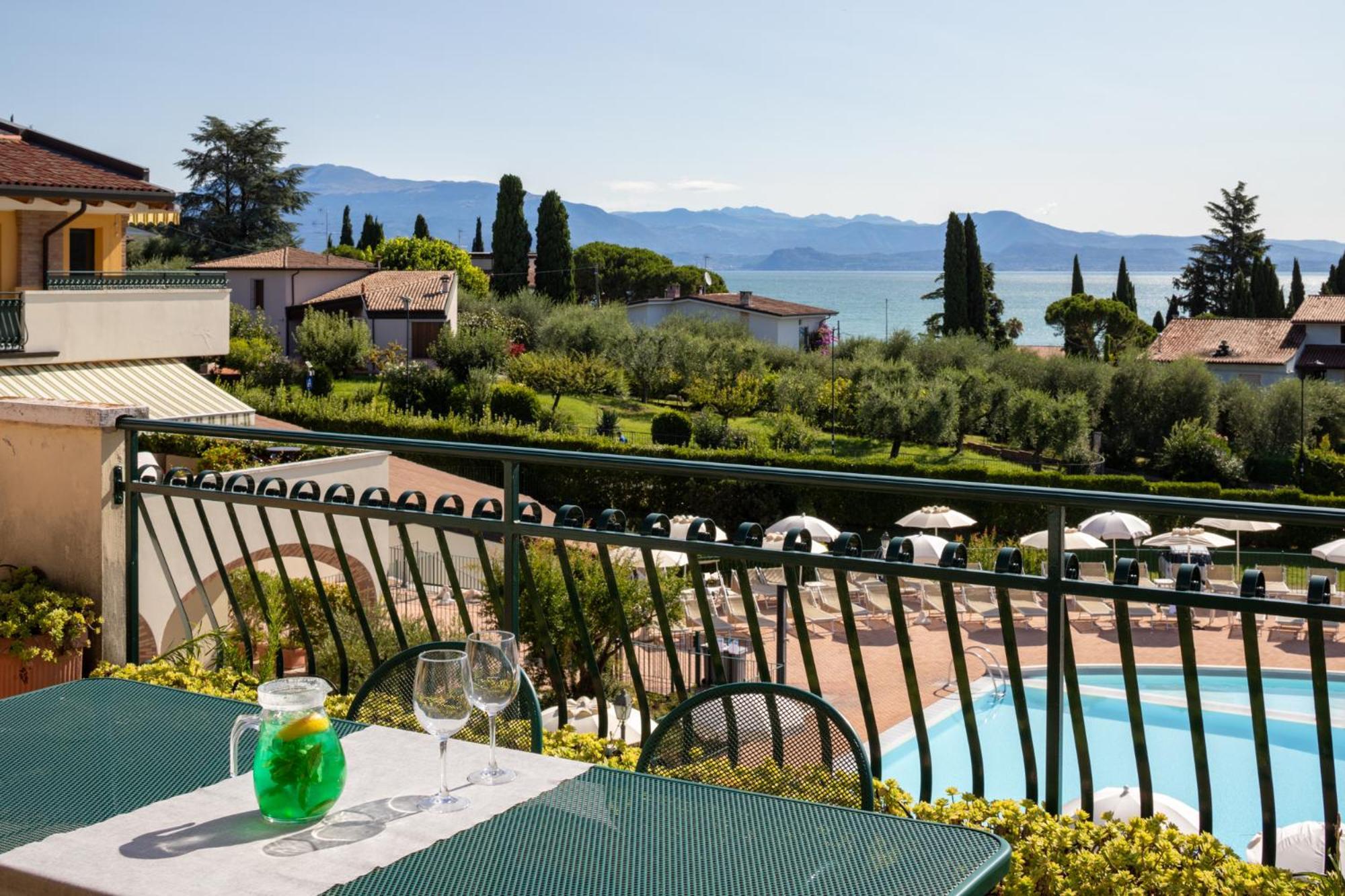 Le Terrazze Sul Lago Hotel & Residence Padenghe sul Garda Luaran gambar